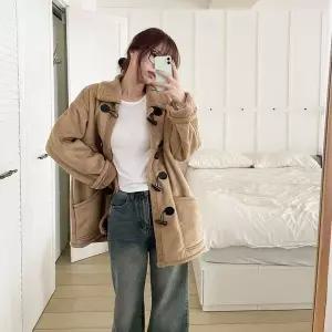 [하프클럽/]여성용 따뜻한 스웨이드 덤블 숏코트 겨울용