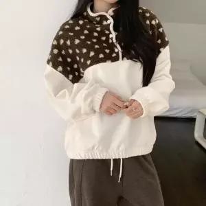 [다잇템] 여성 콘트라스트 빅사이즈 일상용 색상 하트 사랑스러운 퍼지 맨투맨_24047298_588872