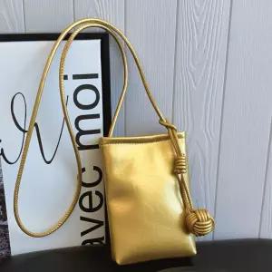 야무치 여자 데일리룩 가방 미니백 미니멀한 미니 파우치 캐주얼 핸드폰 크로스백 KUK5