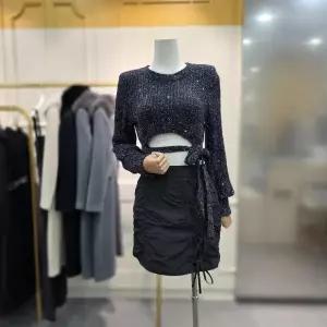 [에고이스트]스팽글 포인트 크롭 풀오버 EQ4KL163BK_CA