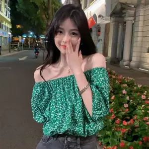 여성 작은 꽃무늬 오픈 숄더 블라우스블라우스탑 민소매 리조트룩 여행 리조트 신상 오프 블라우스 셔링
