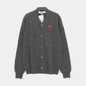 꼼데가르송 플레이 하트패치로고 울 V넥 공용 가디건 AX N008 051 3