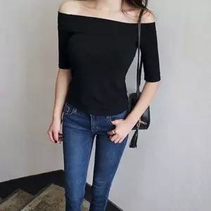 7부 소매 티셔츠 오프숄더 무지 청바지코디