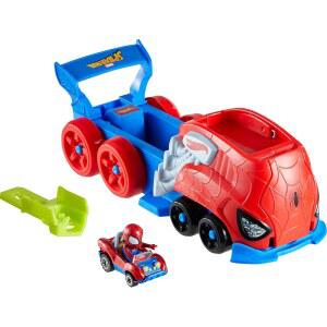 핫 휠 자동차 트랙 세트, 레이서버스 캐릭터 런처, 다이캐스트 자동차가 장착된 대형 차량 및 하울러 스타일은 다를