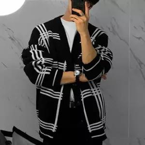 [모로엠] 체크 패턴 루즈핏 브이넥 남성 가디건 ON-CA-QWFK5M9U