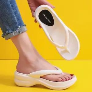 여성용 EVA폼 웨지스타일 플랫폼굽높이보강 플립플랍 쿠션감 경량설계 실내화 스타일 조리