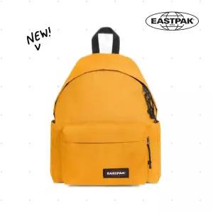 갤러리아 이스트팩 데이팩 24L 14인치노트북가방 MANGO YELLOW EQABA01 7Y3