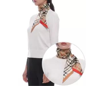 [버버리] 26SS 여성 컨트라스트 체크 실크 스카프 (8119963 SAND 26S)
