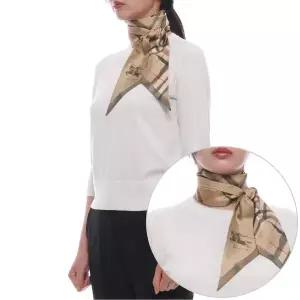 [버버리] 26SS 여성 체크 실크 스카프 (8119960 SAND 26S)