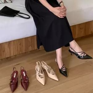 [하프클럽/]트리플스트랩 슬링백 뾰족코 유니크 미들힐 여성샌들