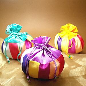 고급 오색 색동주머니 비단향기 복주머니 오곡 포장재료 돌상소품 설날전통한복 애교예단 예쁜 선물 포장지