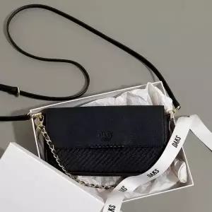 [닥스](강남점)DCWA3F157BK [HOUSE CHECK] 블랙 로고장식 소가죽 미니 숄더겸크로스백