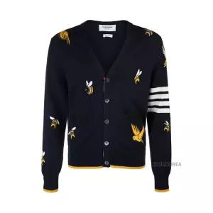 [롯데백화점]톰브라운 남성 버드 앤 비 브이넥 가디건 MKC451A Y1002 415