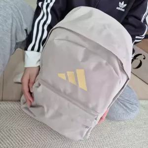 아디다스 클래식 빅로고 백팩 학생가방 배낭 새학기 선물 학원가방 베이지 CLSC 3바 백팩 IS7057