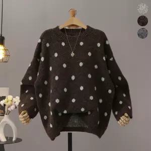[모노시크] 라우드 도트 배색 루즈핏 니트_MNKT241