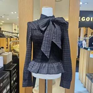 [에고이스트]몸판스모킹페미닌타이블라우스/EQ4WB960_BP