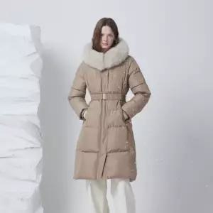 [롯데백화점]DEWL 폭스퍼 벨티드 롱패딩(D254PSG339)