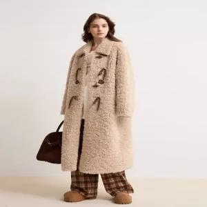 여성 겨울 양털 하프코트 루즈핏 레트로 스타일 뿔 단추 캐주얼 아우터 모던한 퍼 코트