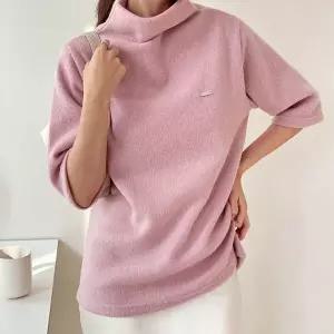 [옷자락]여자 빅사이즈 펜던트 하이넥 폴라 겨울반팔 티셔츠_P414582694