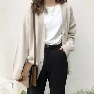 단추 포인트 브이넥 오버핏 환절기 여성 니트 가디건루즈 오버 가을코디 겨울 20대 30대 여리여리 데이트룩