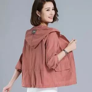 가볍게 걸치는 살랑 후드 바람막이   여성 간절기 경량 아우터