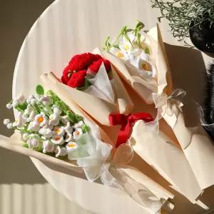 (전구+카피바라팔찌) 수제 뜨개 꽃다발 완제품 부케 결혼 기념일 졸업식 장미 카라 은방울 니트 조화