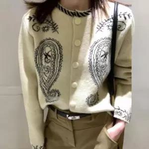 여성 보헤미안 스타일 데이트룩 니트 카디건