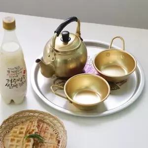 전통 양은 막걸리 주전자와 술잔 술자리용 주전자잔