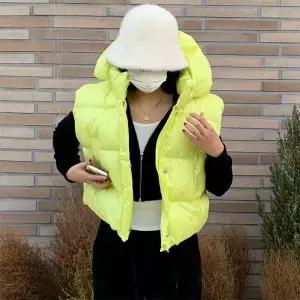[하프클럽/옷자락]여자 경량 탈부착후드 스트링 겨울 하이넥 패딩조끼