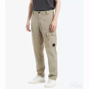 CP컴퍼니 25 50 필리 스트레치 백 집 루즈 카고 팬츠 18CMPA093A 006439G 305 지퍼