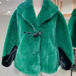 [AK수원점] [르니앤맥코이] MM12MJ010HJU 떡복이 단추 인조 퍼 케이프 쟈켓