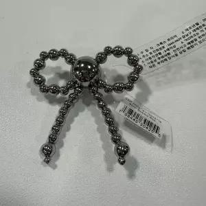 [크록스][] 10016719 은빛 구슬 리본 지비츠 (S45039508)