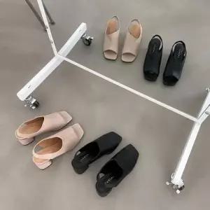 미들굽 스트랩샌들 각진코 여성 신발 뒷밴딩 직장인 WC61C93