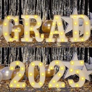 졸업 파티 - 8개의 LED 마키 레터 라이트 졸업식 표지판 실내외 고등학교 벽 테이블 중앙 장식 용품