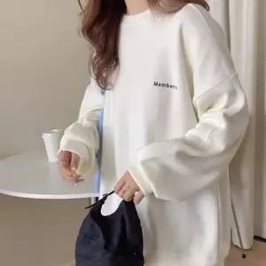 라운드넥 박시한 스타일 빅사이즈 자수 맨투맨 티셔츠 아노락맨투맨코디