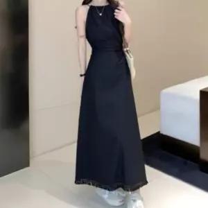 여성 세련된 휴양지 스타일 홀터넥 허리트임 드레스