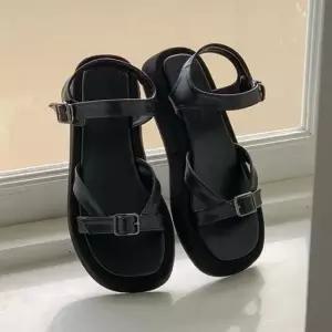 예쁜 여름 샌들 플랫폼 통굽 크로스 스트랩 샌달 코디 여름신발여름바캉스룩