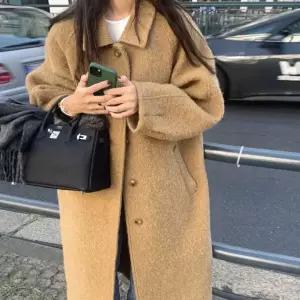 우비야 모던라인 루즈핏 싱글 카라넥 롱 코트