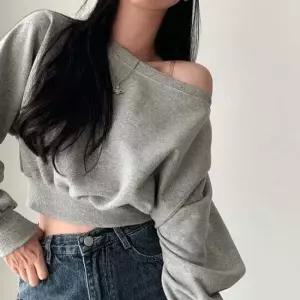 언발 오프숄더 크롭 맨투맨 DA-0009