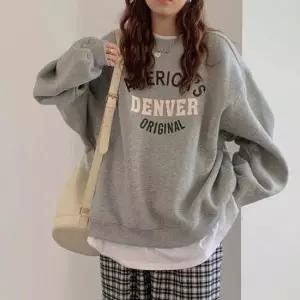 여자 주말 나들이 여행 오버핏 맨투맨 티셔츠 코디 레터링맨투맨봄맨투맨