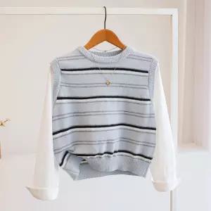 [잇수다] 오넬로 스트라이프 니트 조끼 레이어드 노카라 셔츠