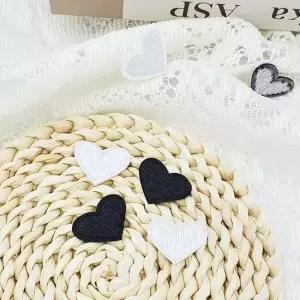 의류 패치 하트 무채색 열접착패치 의류리폼 옷리폼 의류자수 와펜