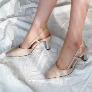 스웨이드 투톤 뾰족코 스트랩 슬링백 미들힐 여성구두Y