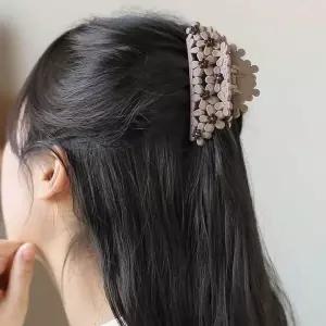 [하프클럽/셀러허브_여성트랜드패션]올림머리 집게 반묶음 베이지 큐빅 집