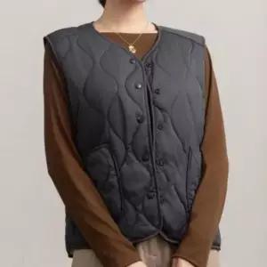 [라일리여성의류] Rly 여성용 라이트웨이트 다운 슬리브리스탑 보온퀼팅