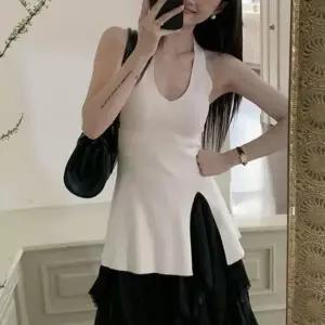 니트슬릿 홀터넥 롱나시 시그니처슬릿트임 나시티셔츠 홀터넥 슬리브리스 코디레이어드 슬림