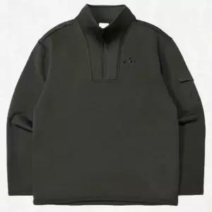 [아이더] [택가 129,000원]남성 코모도르 겨울 짚업 티셔츠 DMW23204 2541940