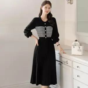 [시크라인] 이켄드 스트라이프 배색 니트 원피스