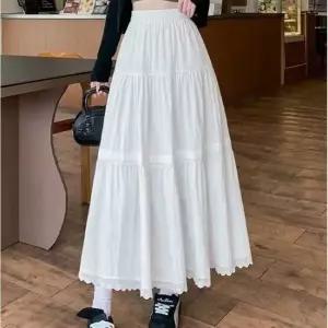 여자 데이트 룩 밴딩 플레어 레이스 화이트 롱 스커트