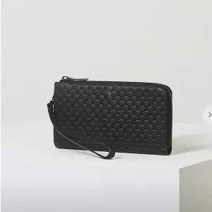 [닥스](강남점)DBWA2E360BK 블랙 로고패턴 소가죽 지퍼장지갑